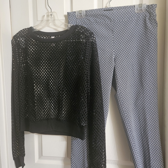 Cynthia Rowley Navy and White Geo Print Top - Picture 2 of 7